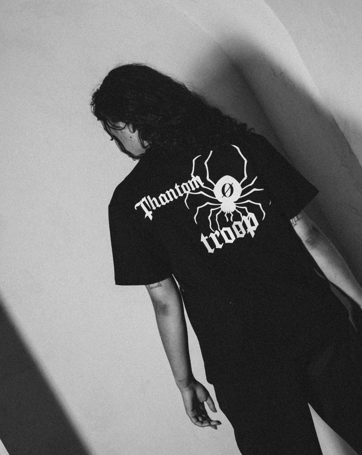 BLACK CHROLLO TEE